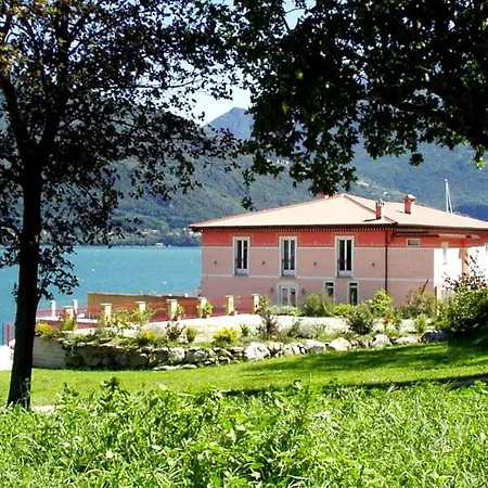 Sleeps 16 With Pool And Air Con