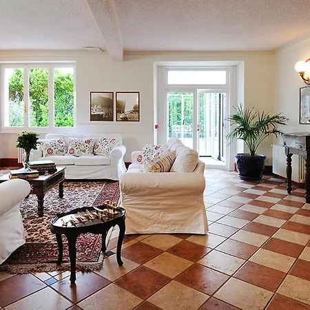 Sleeps 16 With Pool And Air Con Villa Menaggio