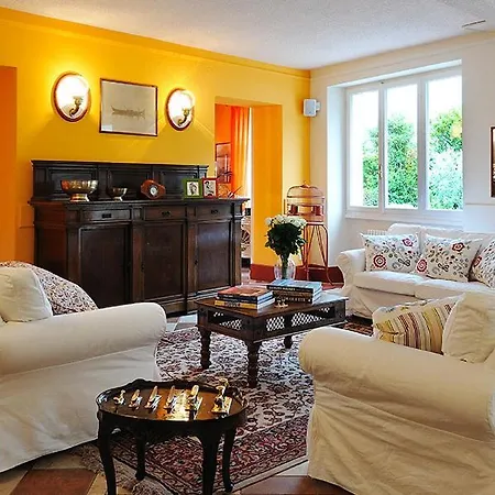 Sleeps 16 With Pool And Air Con *